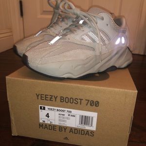Yeezy Boost 700 SALT